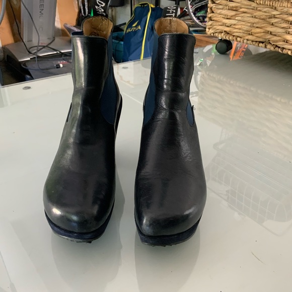 Fluevog Tracker 2.0 Platform Chelsea Boot - Picture 5 of 5